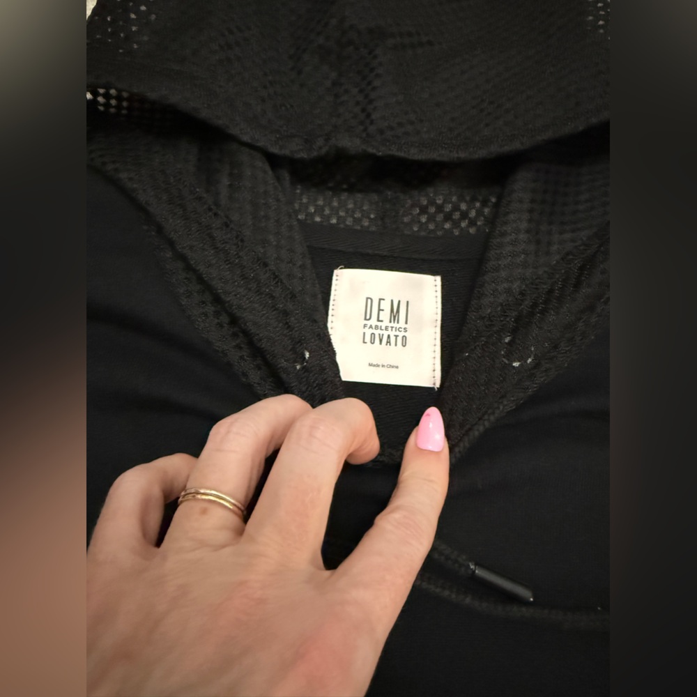 Fabletics x Demi Lovato - Black Mesh Maren Cropped Hoodie Top - size Medium - Picture 4 of 11